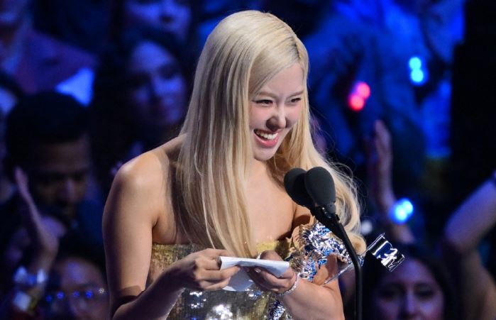 로제 '아파트' K팝 가수 최초 MTV VMA ‘올해의 노래’ 수상  - CKNNews 이미지